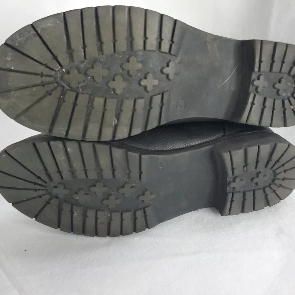 Liliana black studded motorcycle-style‎ ankle boots size 7